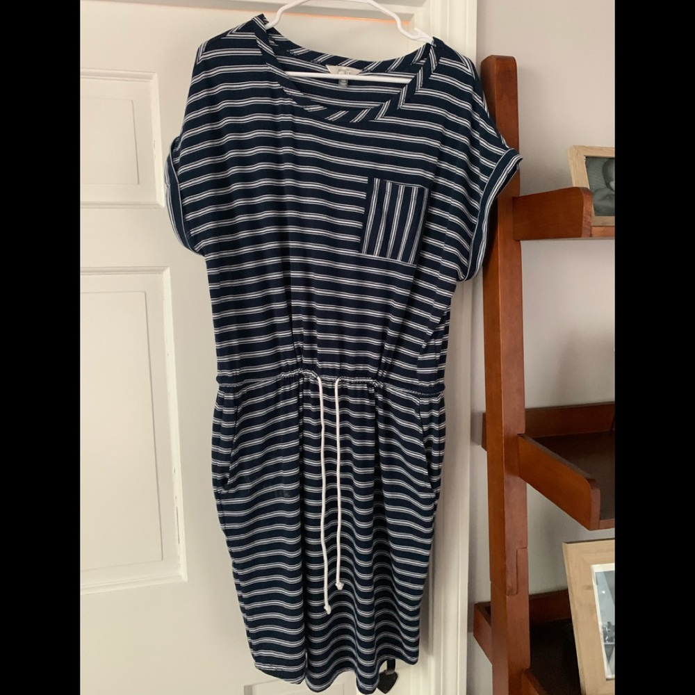 Women’s dress with pockets